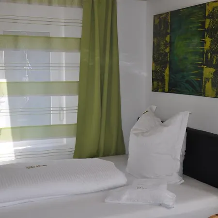 Апартаменты Ferienwohnung Eiserfeld 1 *