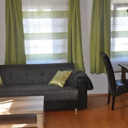 Апартаменты Ferienwohnung Eiserfeld 1 *